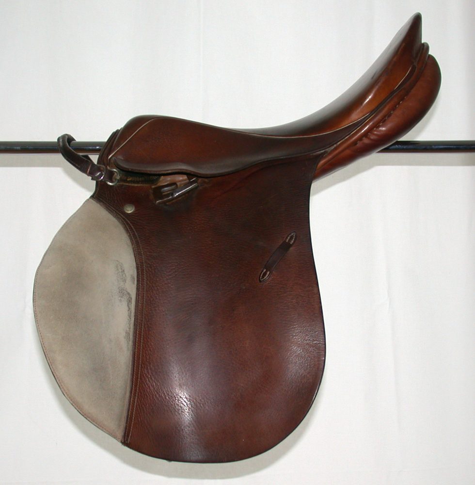 Hunt seat all-purpose English saddle — moderate forward cut, versatile geometry