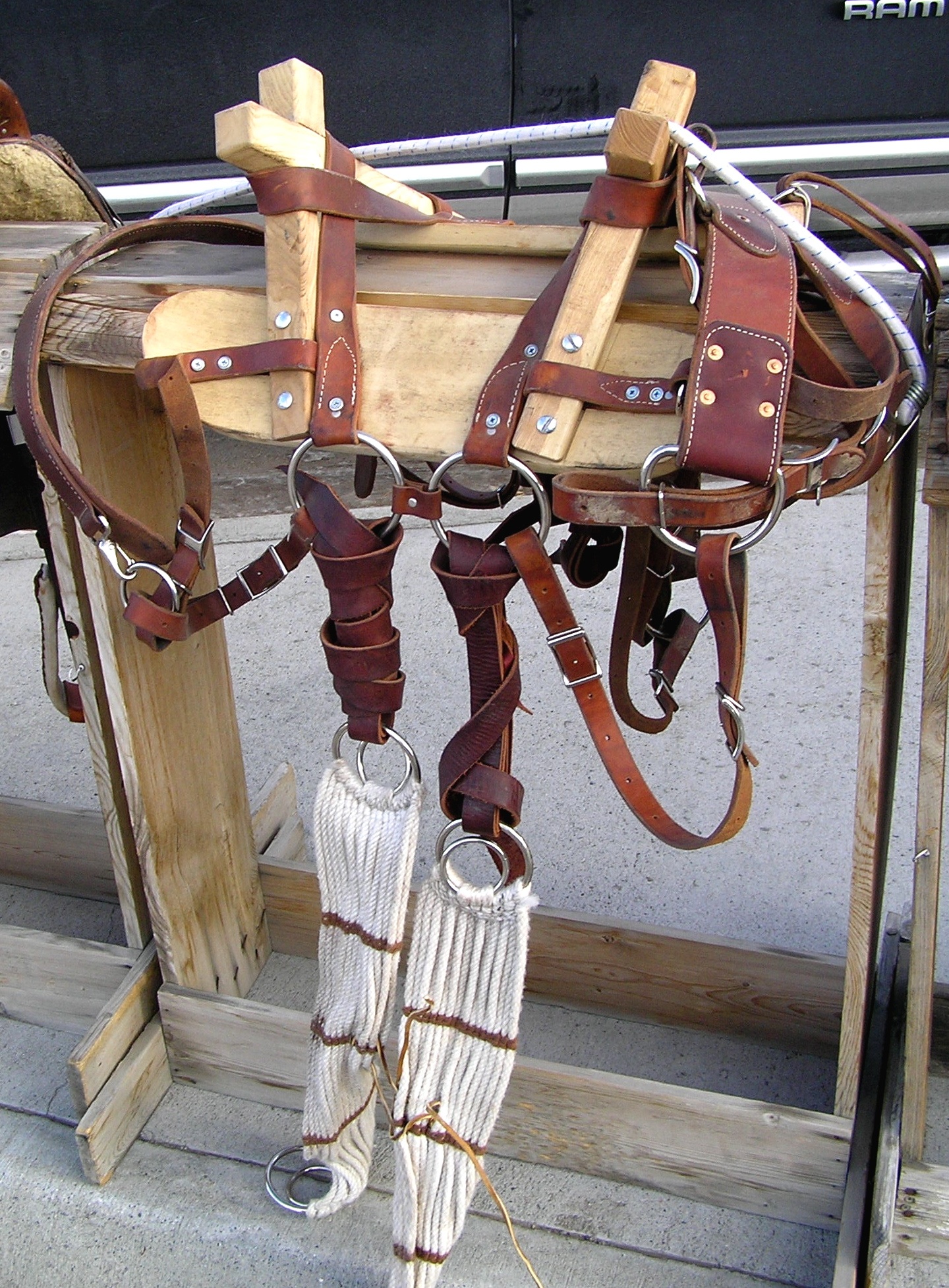 Sawbuck pack saddle — X-shaped crossbucks, no seat, cargo only