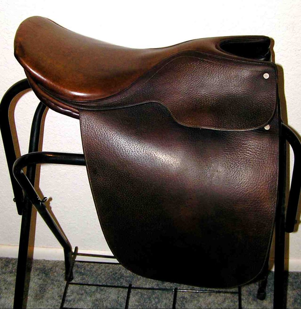 Saddle seat saddle — cut-back pommel, flat wide design for gaited breeds